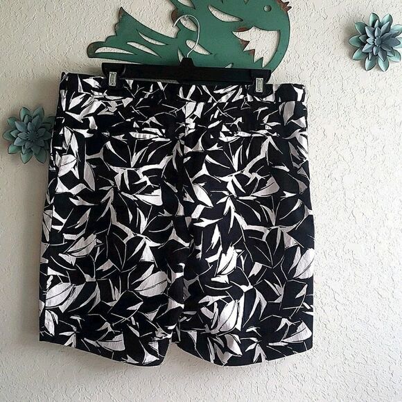 MARIO SERRANI Women's Short Black and White With Pockets Size 12 - Picture 11 of 12